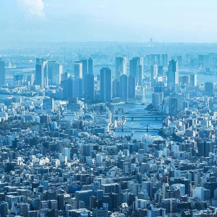 Parents evaluating schools in Italy